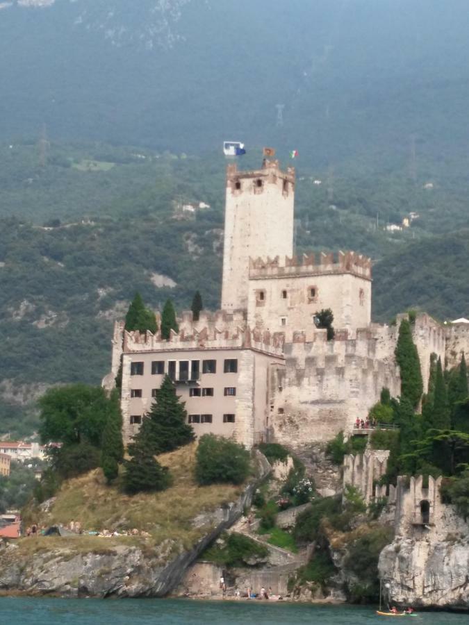 Camera Il Borgo Vicino Al Castello Con Parcheggio มัลเชซิเน ภายนอก รูปภาพ
